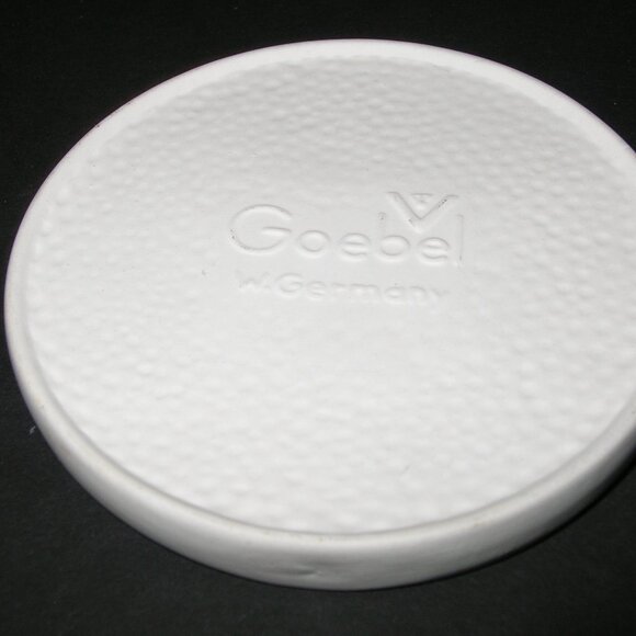 Goebel Collectors' Club Member Plate Plaque White "Merry Wanderer" 1980 - 4" - Picture 5 of 6